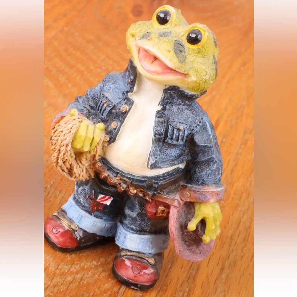 FROG Anthropomorphic Figurine Rodeo Rope Red Cowboy Hat Boot Knick Knack